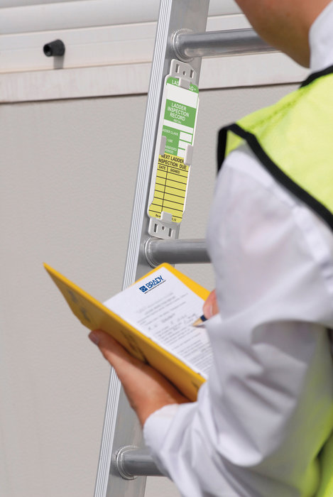 Sicherheit bei der Arbeit auf Leitern